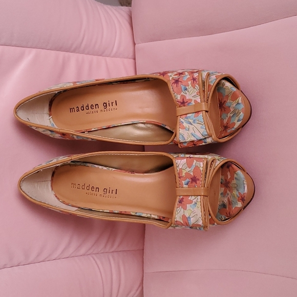 Steven Madden "Madden Girl" Size 7 Floral Fabric and Leather Heels NEW - Picture 2 of 13